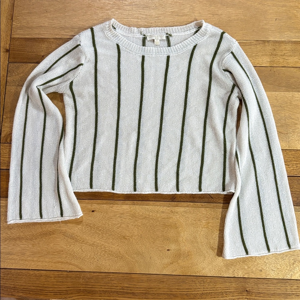 Chelsea & Violet Textured Knit Top in White and Olive Green